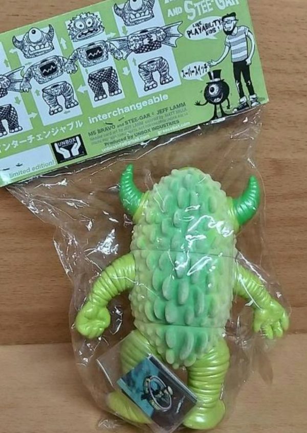 Unbox Industries Jeff Lamm M5 Bravo Stee-Gar Electric Green ver Vinyl Figure Fashion