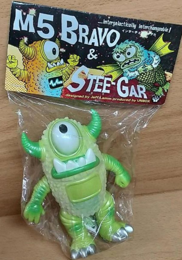 Unbox Industries Jeff Lamm M5 Bravo Stee-Gar Electric Green ver Vinyl Figure Fashion